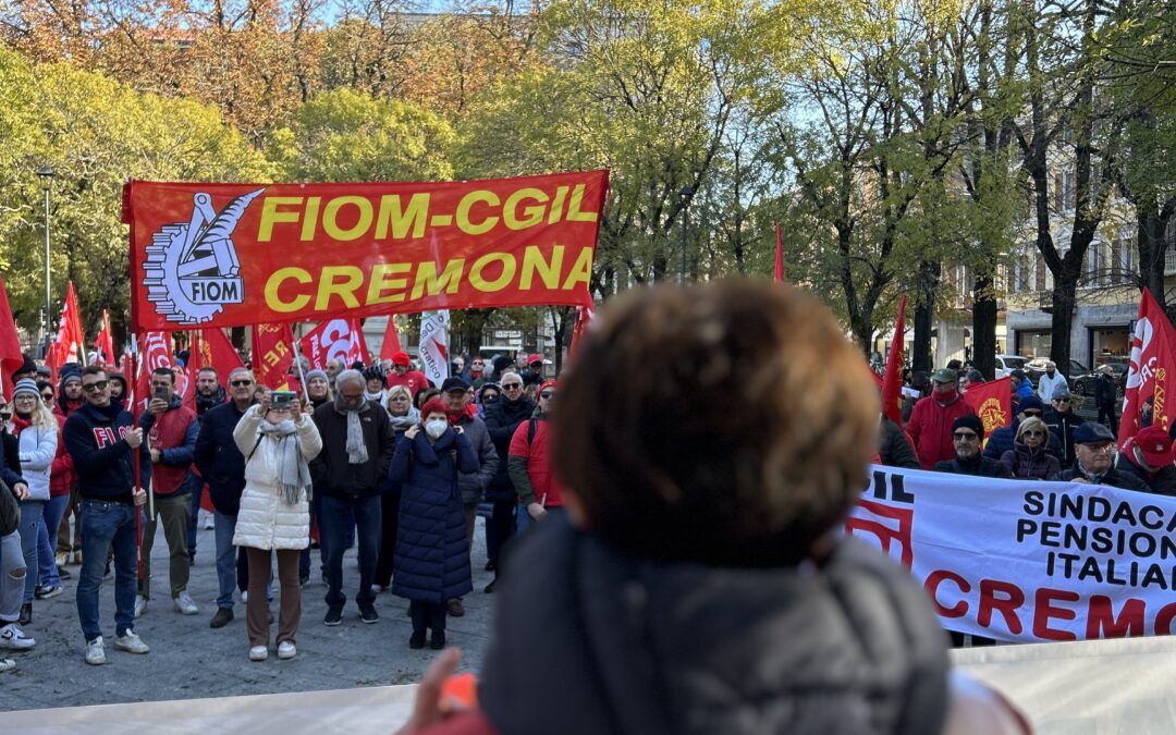 Sciopero riuscito! 800 in piazza Roma a Cremona al grido di Adesso Basta!