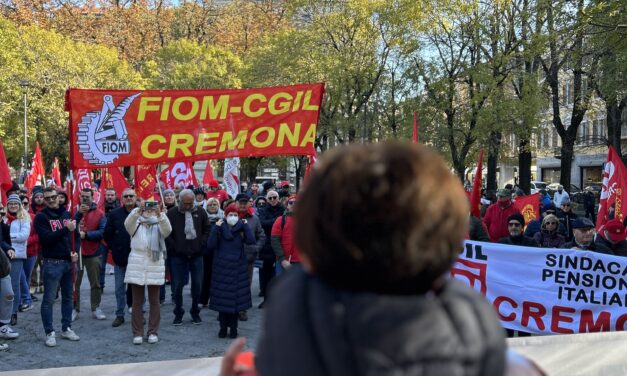 Sciopero riuscito! 800 in piazza Roma a Cremona al grido di Adesso Basta!